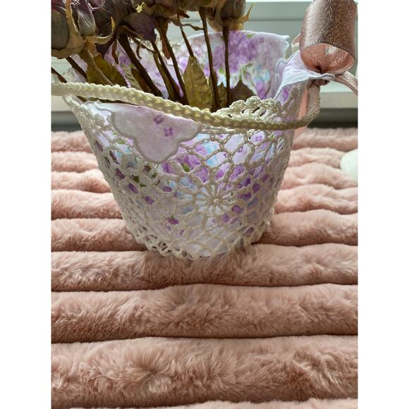 Dried Flowers in Crocheted Bucket, Matching Floral Handkerchief, Handmade! - Picture 5 of 10